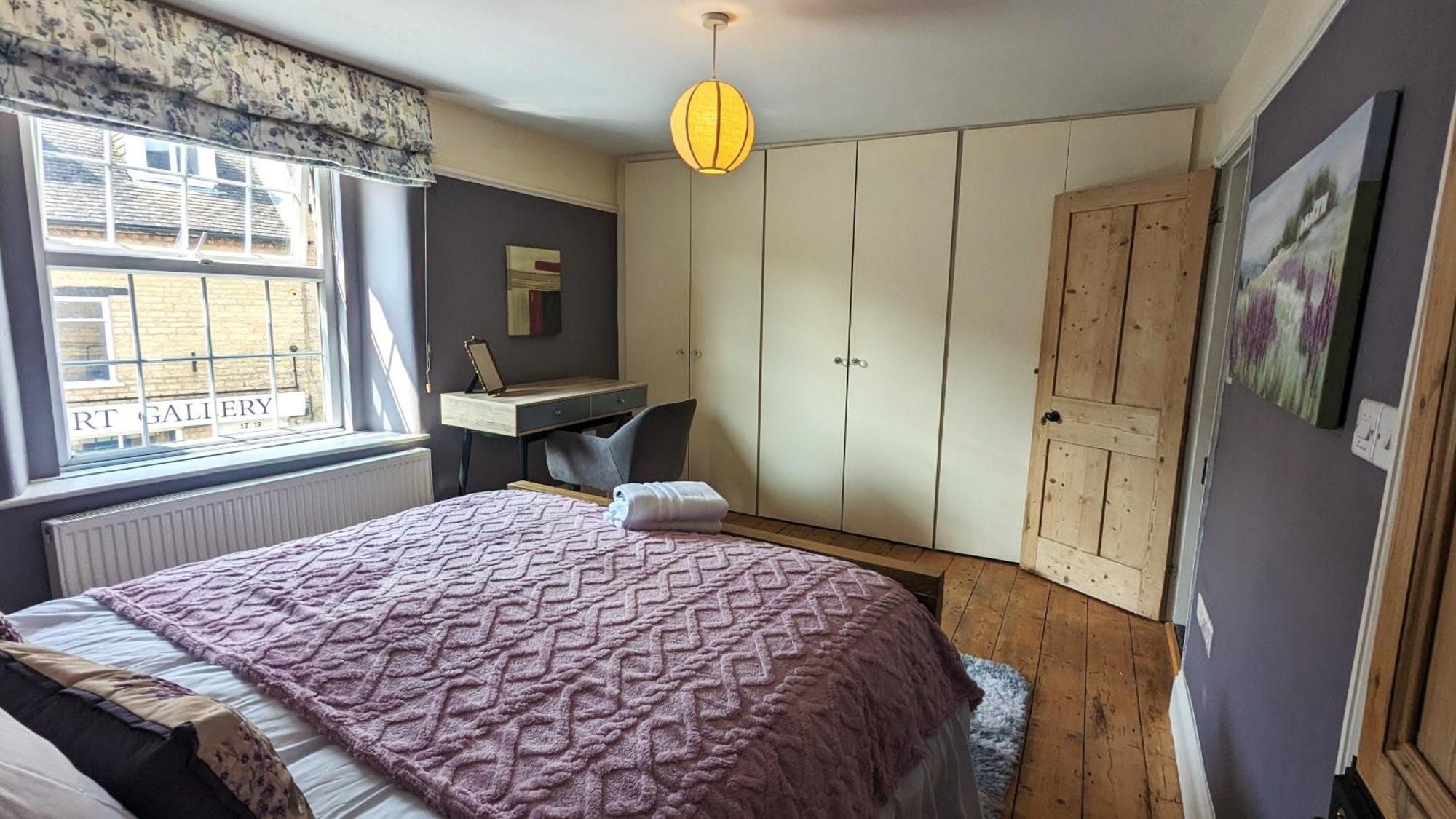 17th Century Borough 3 Bedroom *